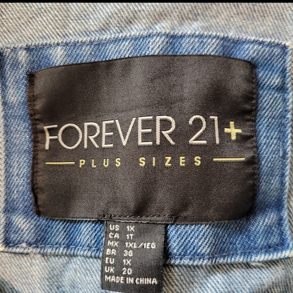 Forever 21 Women SZ 1X Distressed Denim Jacket Boho, festival, casual, pockets - Picture 2 of 6